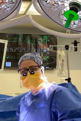 Lenka in operating room 