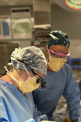 Lenka in operating room 