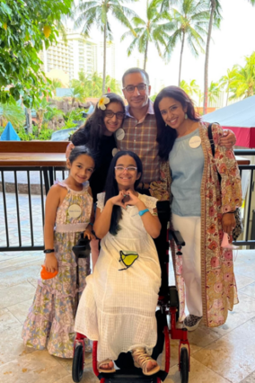 Wish kid Soraya and her family on her wish trip to Hawaii