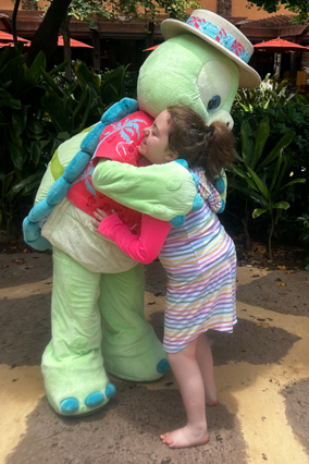 Darcie hugs 'Olu Mel