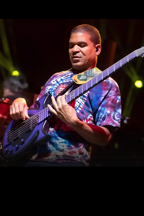 Oteil Playing Base